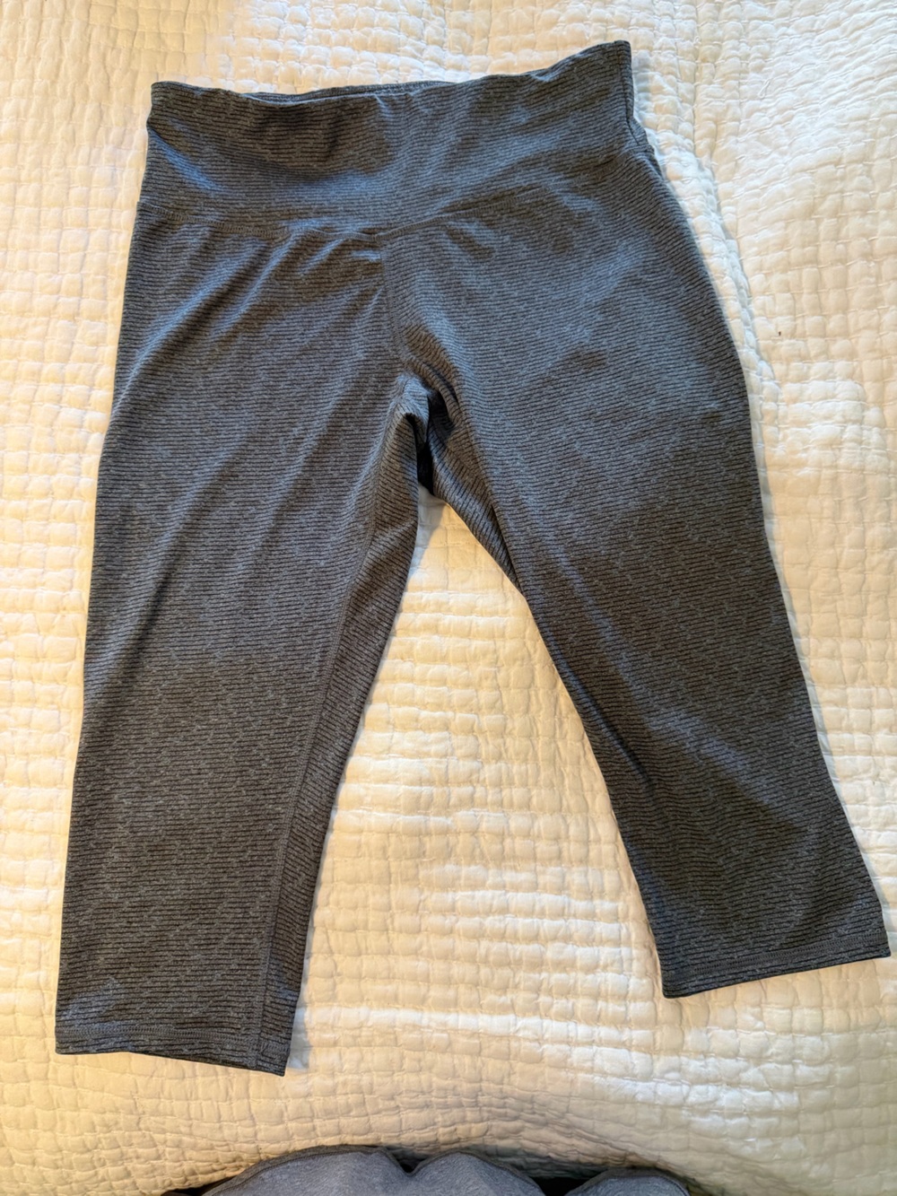 Women’s Ribbed Gray Active Capris